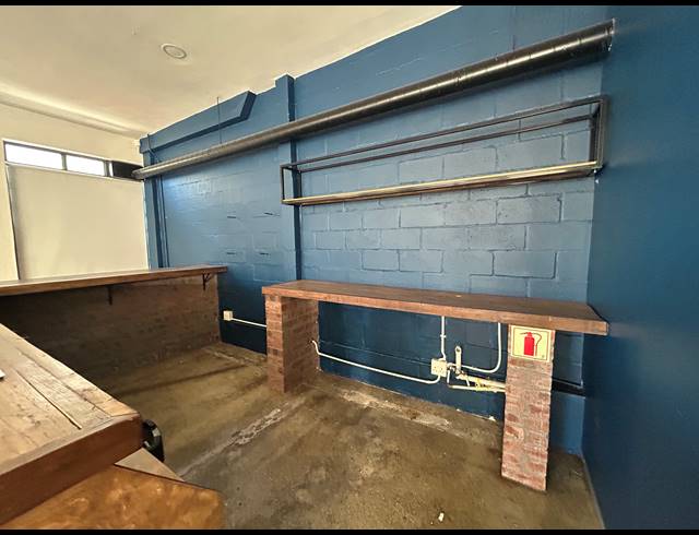 297M² BUILDING TO LET IN SALT RIVER